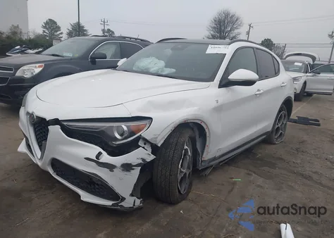 2022 Alfa Romeo Stelvio Ti Awd z USA, uszkodzony, nr VIN ZASPAKBN7N7D33933